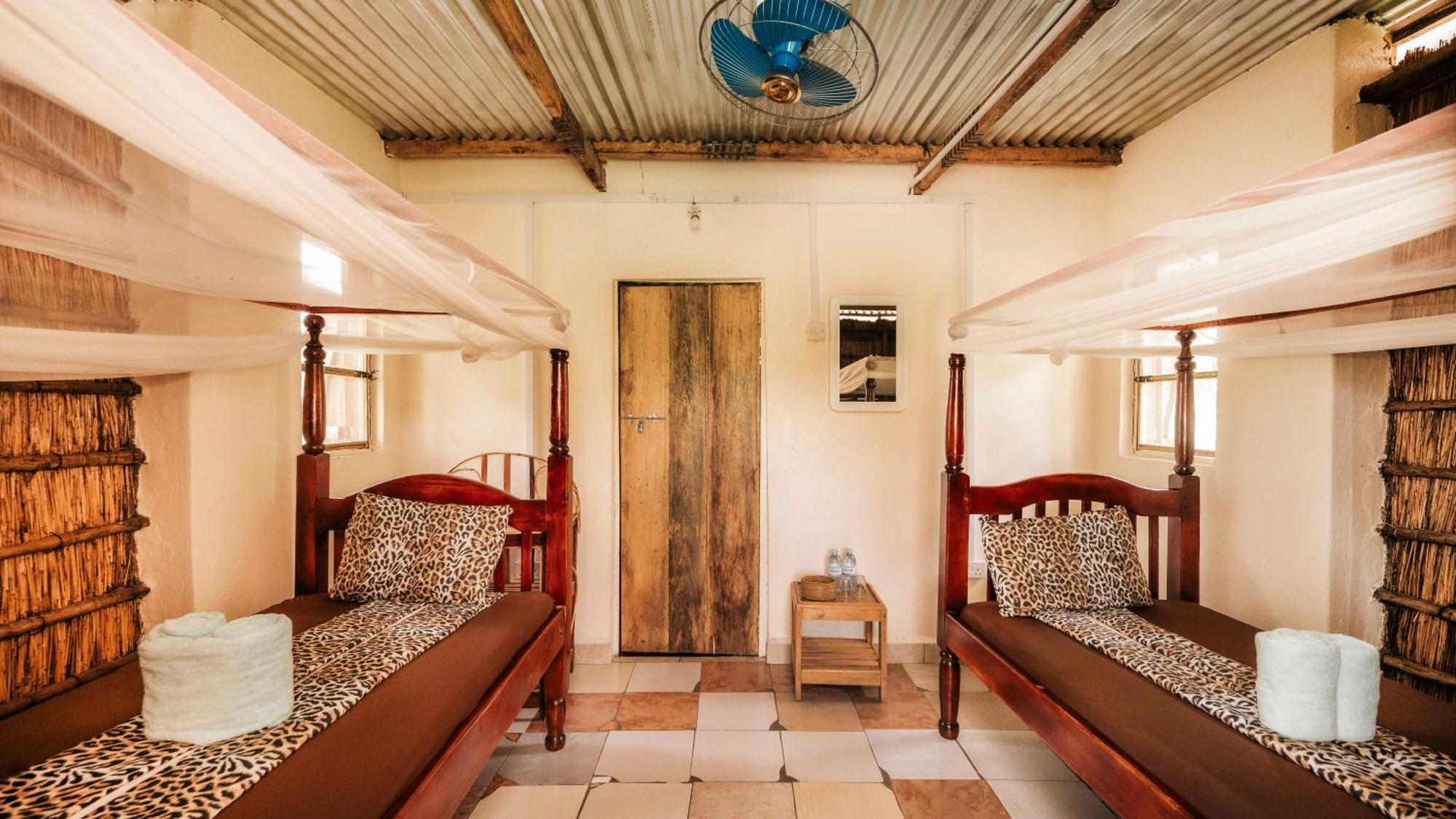 Mama Washindi Lodge Pakwach Buitenkant foto