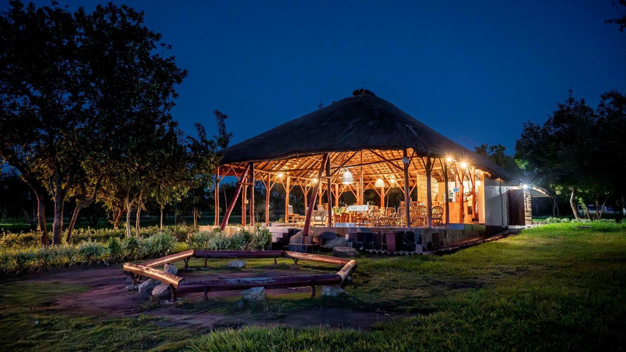 Mama Washindi Lodge Pakwach Buitenkant foto